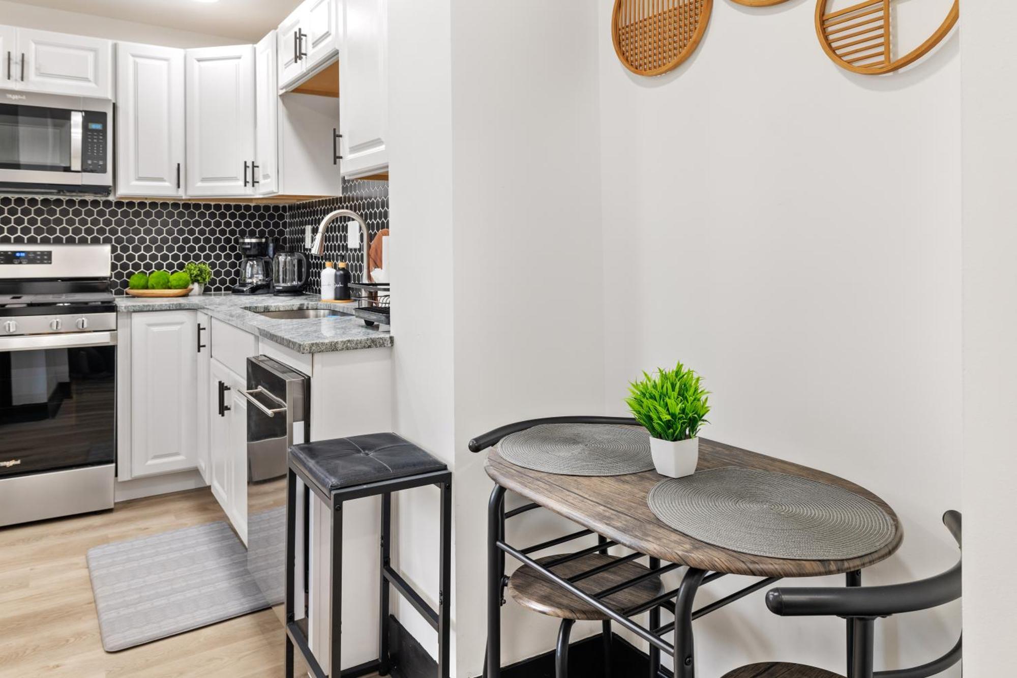 Сasa de vacaciones Heart Of Downtown, 5 Mins To Andy Warhol Museum, Parking Available, Private Fenced Backyard, Smart Tv, Washer And Dryer In Unit
