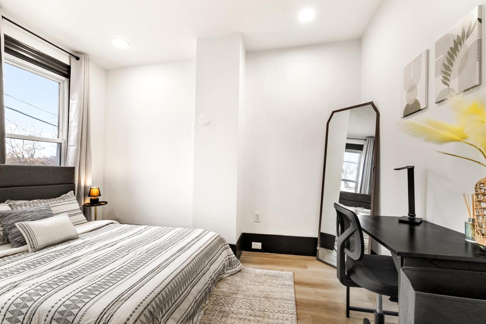 Heart Of Downtown, 5 Mins To Andy Warhol Museum, Parking Available, Private Fenced Backyard, Smart Tv, Washer And Dryer In Unit Сasa de vacaciones Pittsburgh